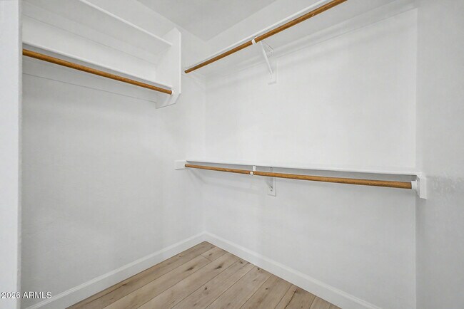 Building Photo - 1220 E Briarwood Terrace