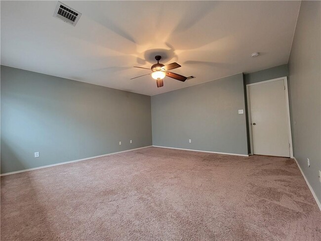 Building Photo - 1061 Canterbury Trail