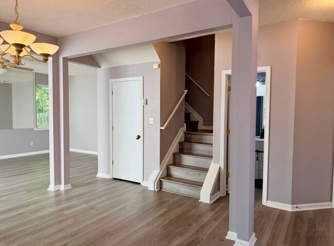 Building Photo - 3 Bed 2.5 Bath Hampton Home!