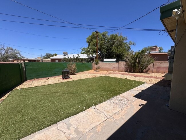 Building Photo - Beautiful 3 bedroom 2 bath.