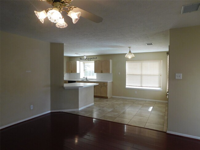 Building Photo - 122 High Meadows Dr