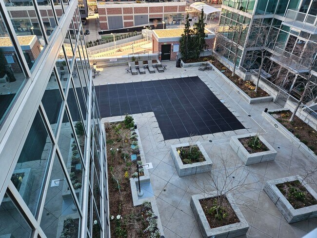 Building Photo - Glass House 1 Bed 1 Bath High Rise Condo w/ Mountain & City Views!!