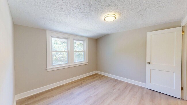 Building Photo - 4528 Rainbow Rd