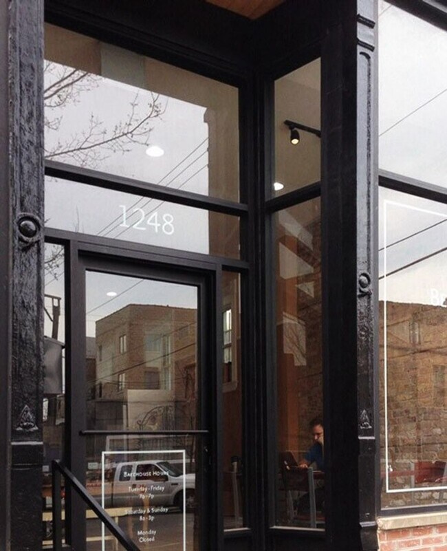 Building Photo - Pilsen 1248