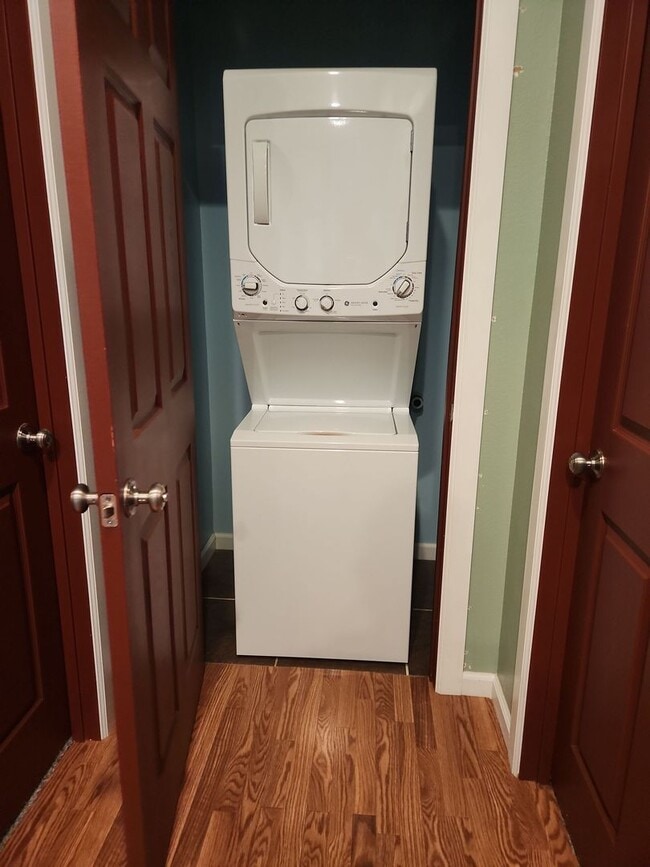 Building Photo - 3 Bed 2 Bath one story home