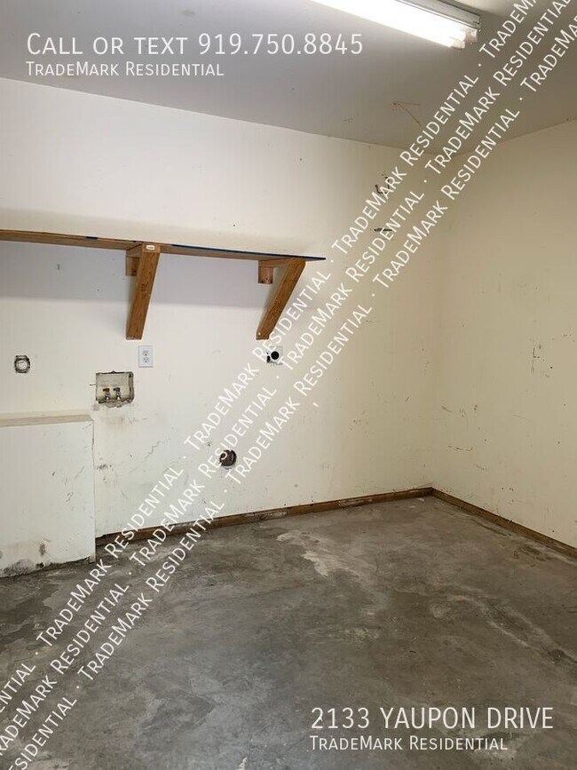 Building Photo - 2133 Yaupon Dr