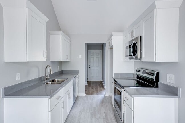 Building Photo - 1449 Brighton Cir