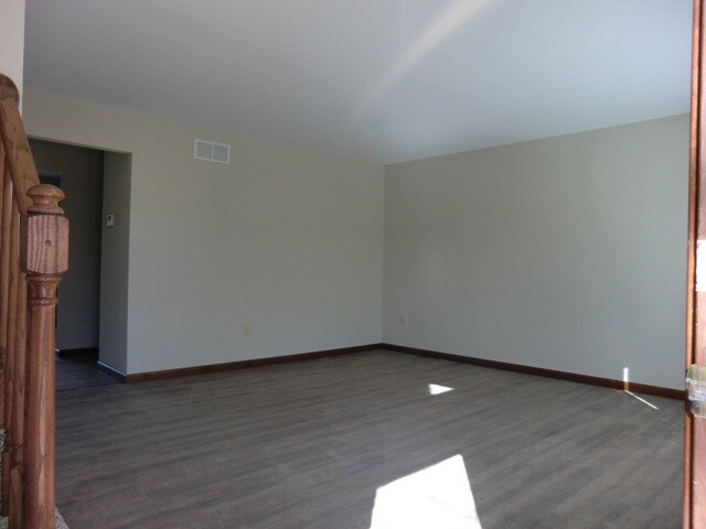 Building Photo - 1463 Village Circle Dr