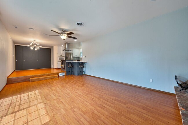 Building Photo - Charmingly Remodeled 3 Bed, 2 Bath Home Ne...