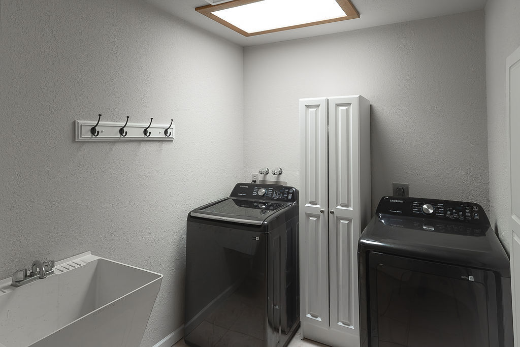 Building Photo - 3385 Poppy Trail Dr