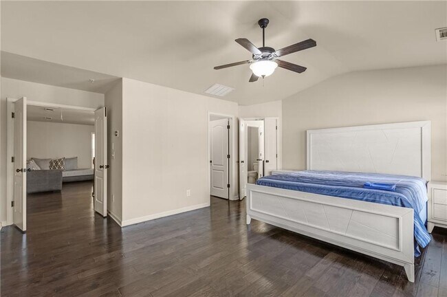 Building Photo - 2309 Oakton Pl