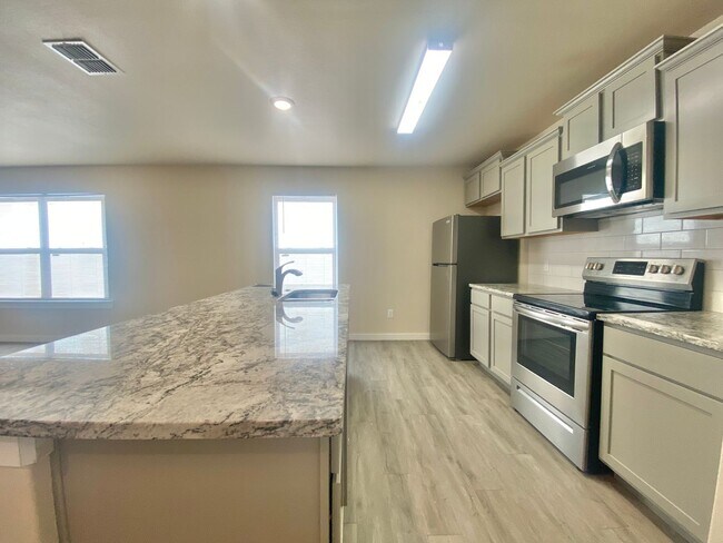 Building Photo - Now accepting Section 8