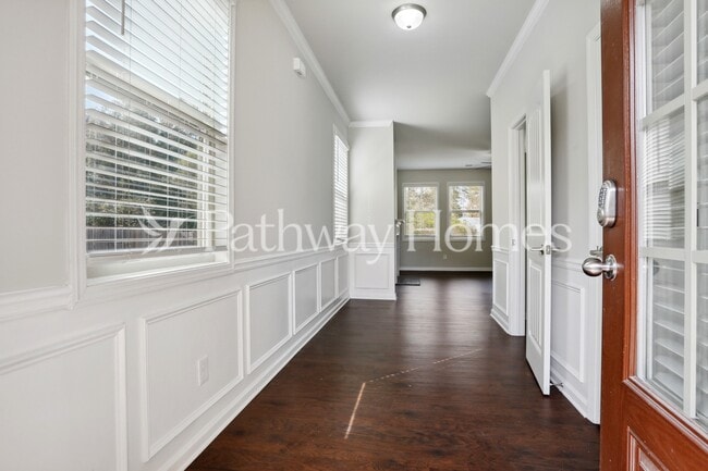 Building Photo - 2401 Oakleaf Cir