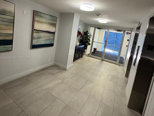 Building Photo - 1881 Middle River Dr