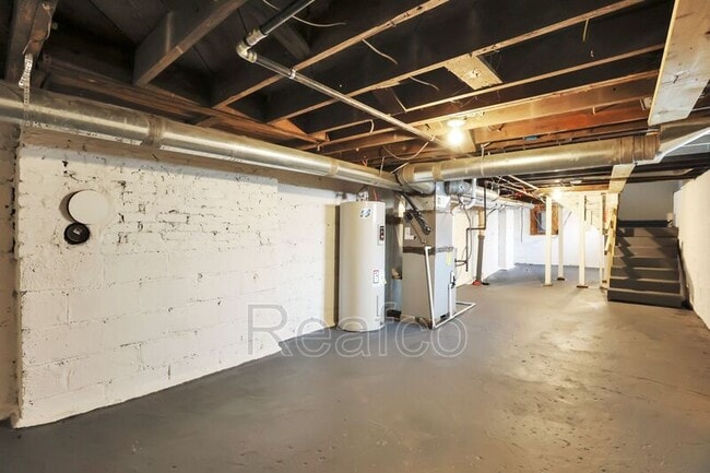 Building Photo - 448 N Champion Ave