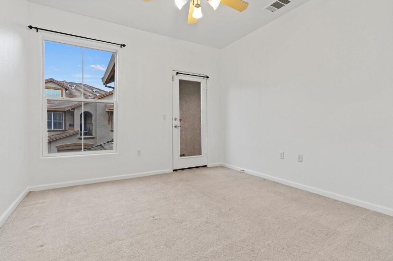Building Photo - 5350 Dunlay Dr