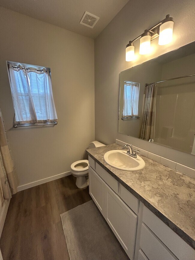 Building Photo - Iceberg Lake