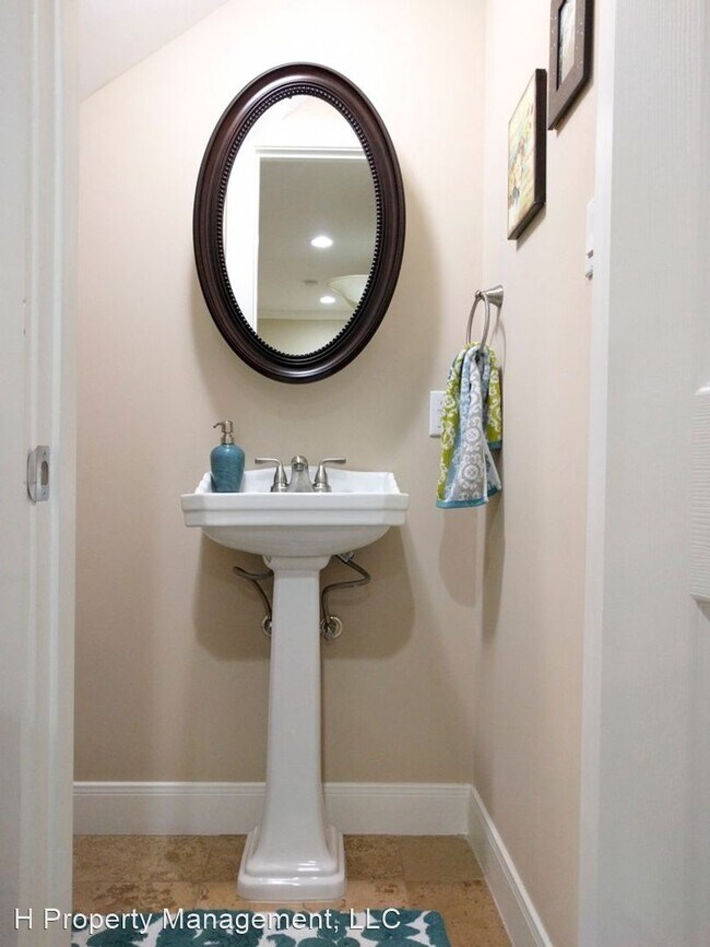Building Photo - 4 br, 2 bath Room For Rent - 1706 Bolsover St
