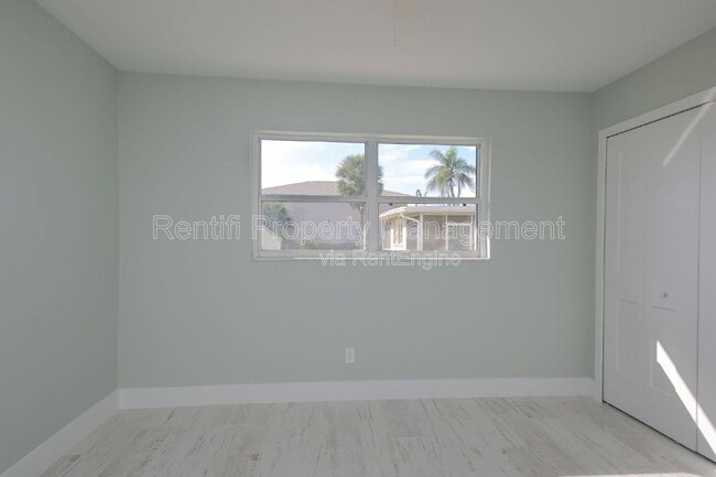 Building Photo - 1322 Miramar St
