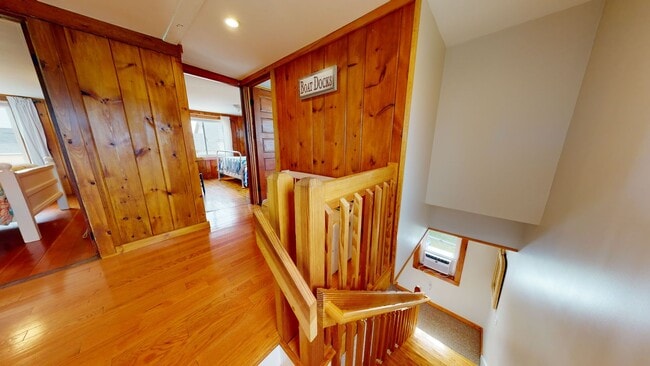 Building Photo - Winter Rental Only. Single Family Available: September 1 to April 30th - May 15th