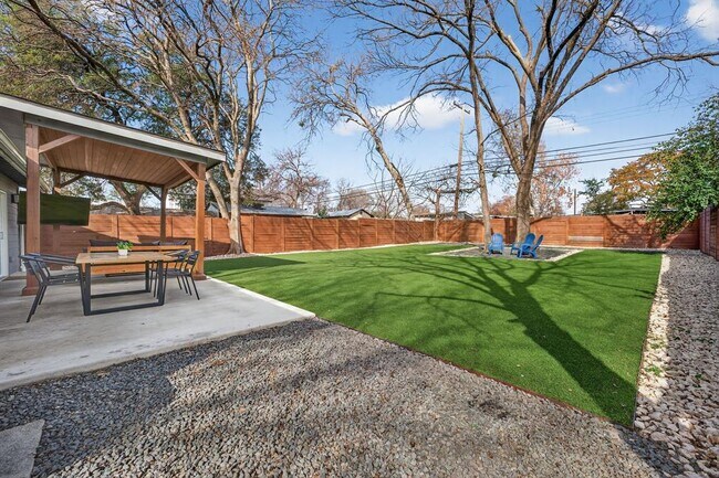 Building Photo - 504 W Croslin St