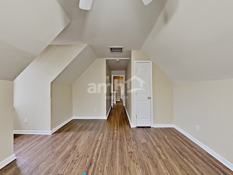 Building Photo - 1824 Devon Dr