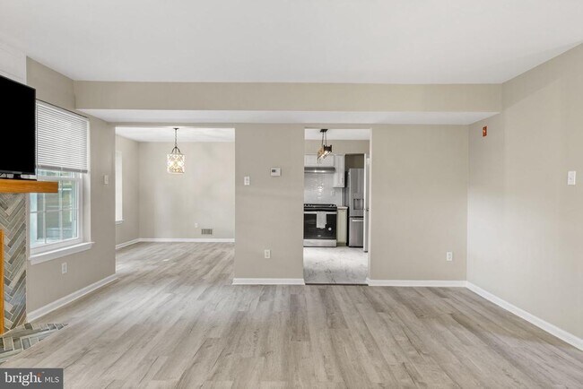 Building Photo - 424 Revere Dr