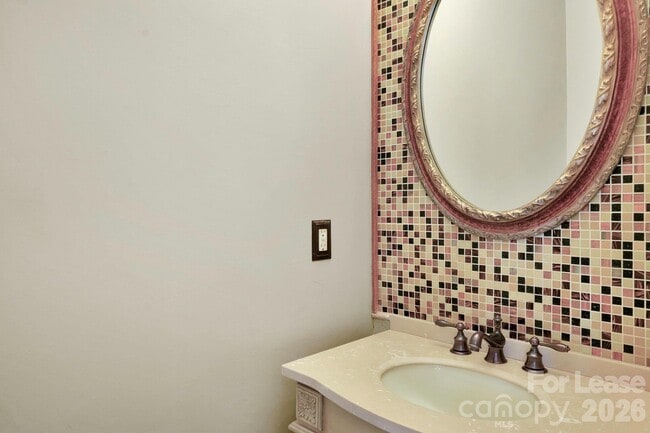 Building Photo - 1202 Coachman Dr