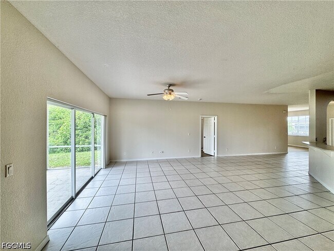 Building Photo - 530 Kilgour Ave S