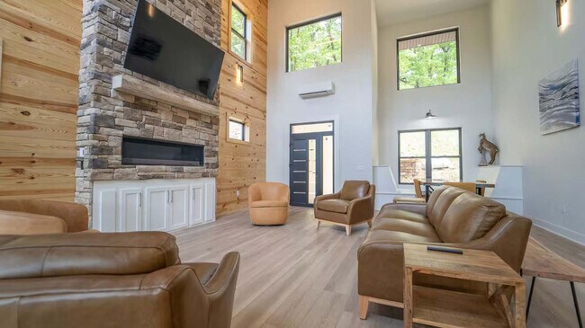 Building Photo - 10573 Jasper Ln