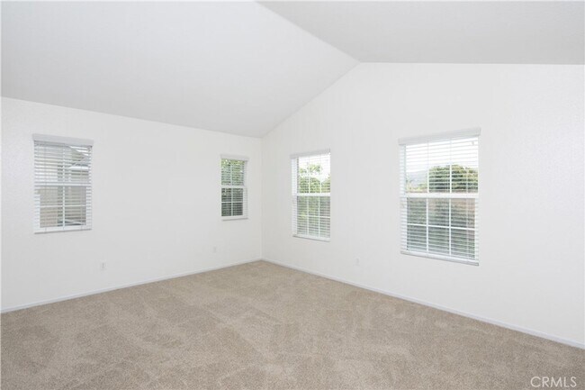 Building Photo - 1425 Crown Cir