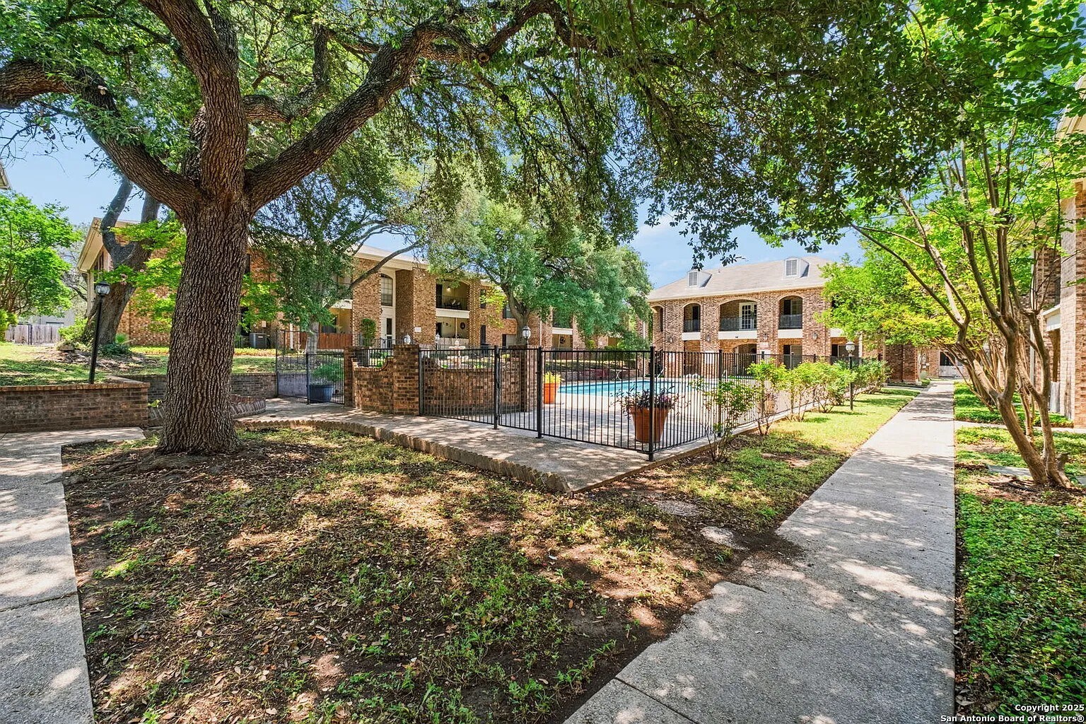 Building Photo - 1819 Babcock Rd