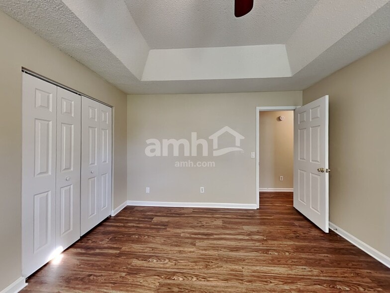 Building Photo - 131 The Esplanade Way SW