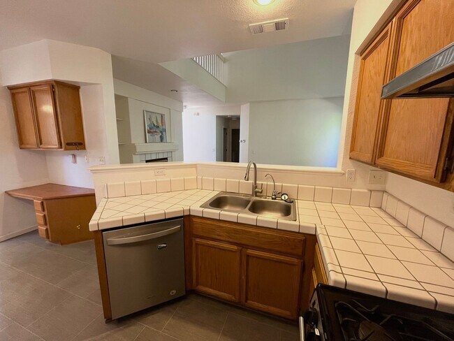 Building Photo - Bright & Spacious 4BR/3BA Home in Desirable East Davis – 1,980 Sq Ft