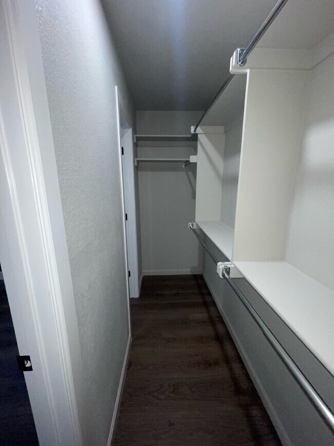 Building Photo - Modern 2 Bedroom Condo