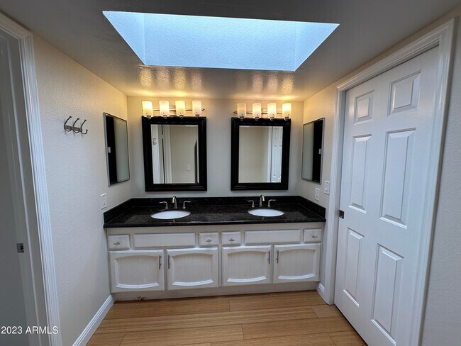 Building Photo - 6745 N 79th Pl