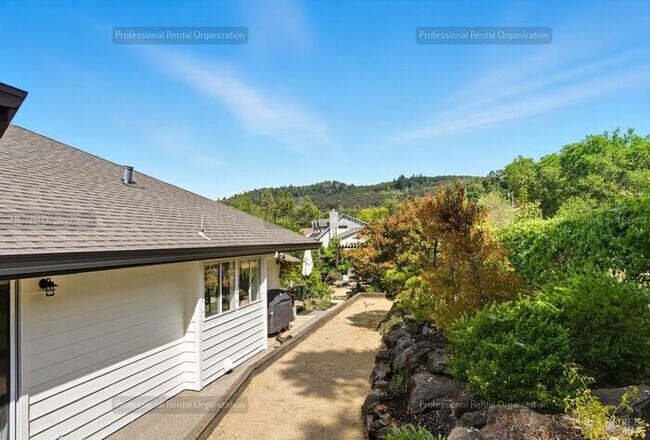 Building Photo - One of a kind home just steps away from Annadel State park