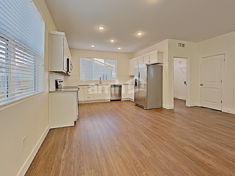 Building Photo - 4303 Crestone Peak St