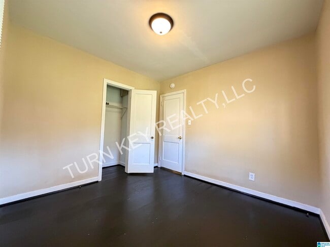 Building Photo - 305 McPherson Ave