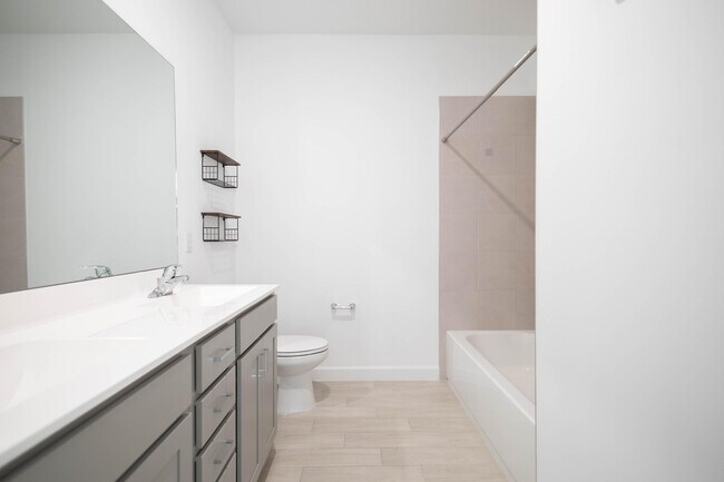 Building Photo - 4985 Navali Dr