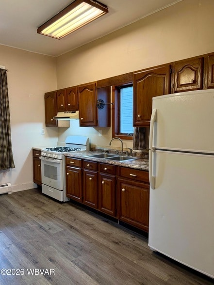 Building Photo - 212 Montour St N