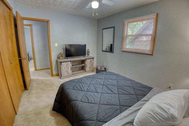 Building Photo - Monthly Waterfront Cabin with Slip