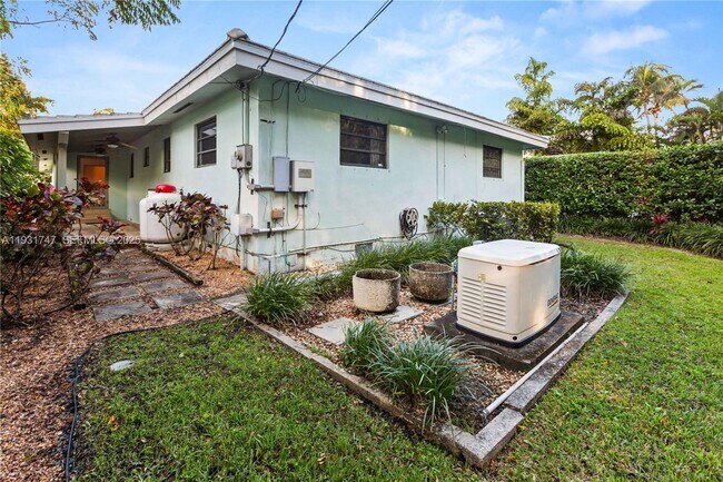 Building Photo - 736 Alhambra Cir