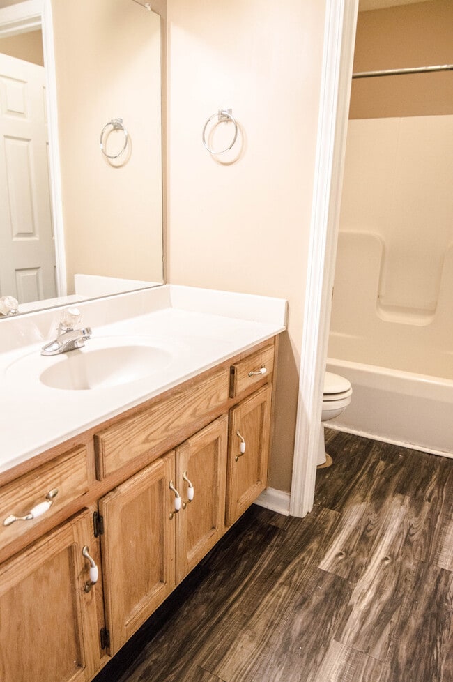 Building Photo - Pet Friendly Two Bedroom!