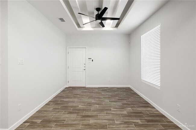 Building Photo - 30 Violet Ave W