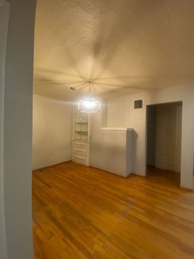 Building Photo - 515 E Elmore St