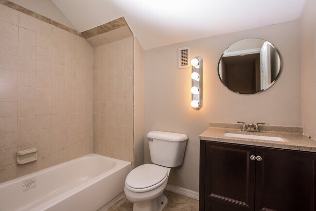 Building Photo - 2435 Sagemont Dr