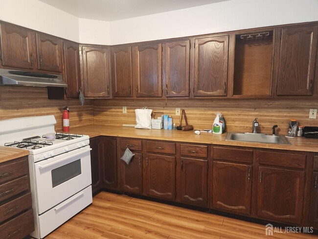 Building Photo - 47 Thorpe Ave