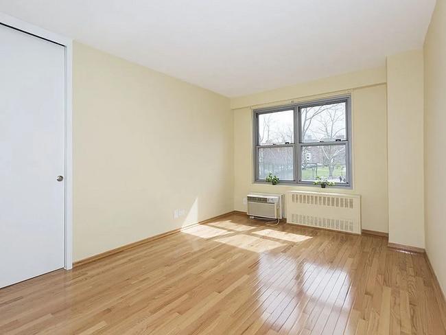 Building Photo - 501 Surf Ave