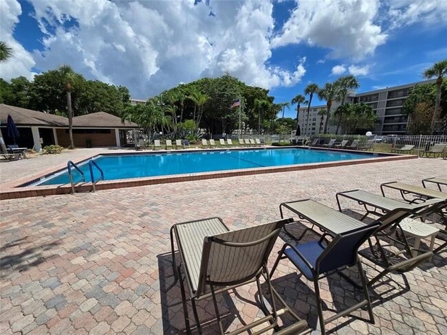 Building Photo - 2681 S Course Dr